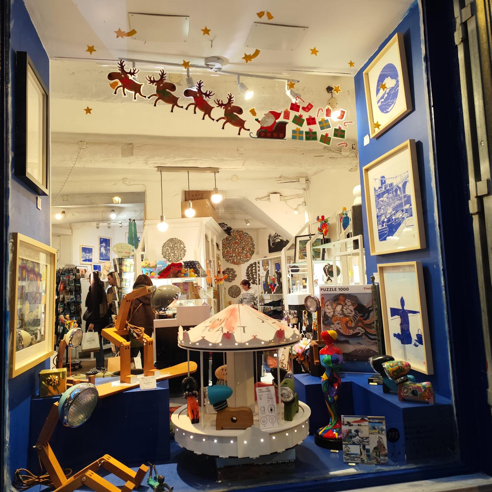 Vitrine — Artyana Concept Store (photo 1)