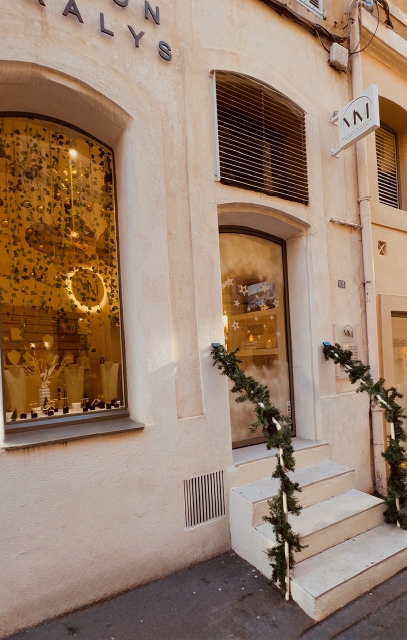 Vitrine — MAISON MIRALYS (photo 1)